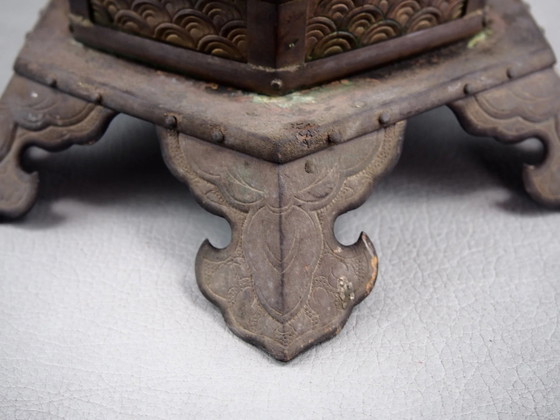 Set of two Chinese bronze foo dogs – lot 101 – Oliver, Paintings & Drawings, Canvas, Cotton, Aziatisch (photo 44 of 310)