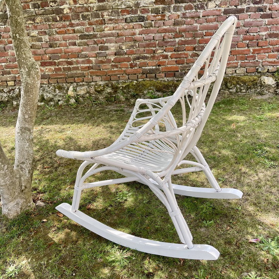 Image 1 of sedia a dondolo in rattan