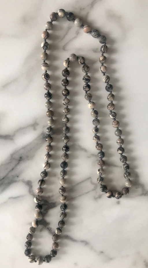 Lange halsketting met kralen van natuurlijke jaspis.