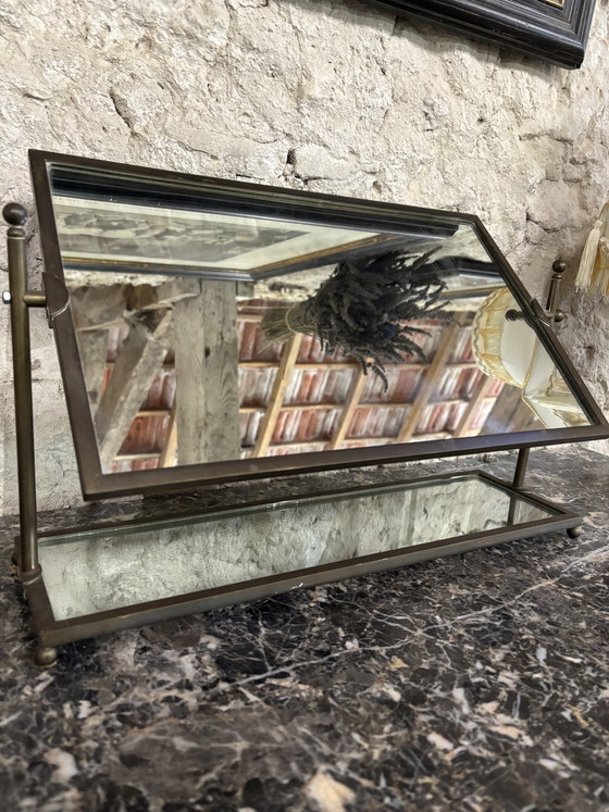 Image 1 of Espejo de mesa de latón