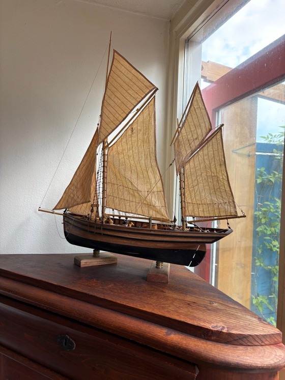 Maquette de bateau ancienne détaillée – Objets déco, Métal, Textile (photo 2 of 5)