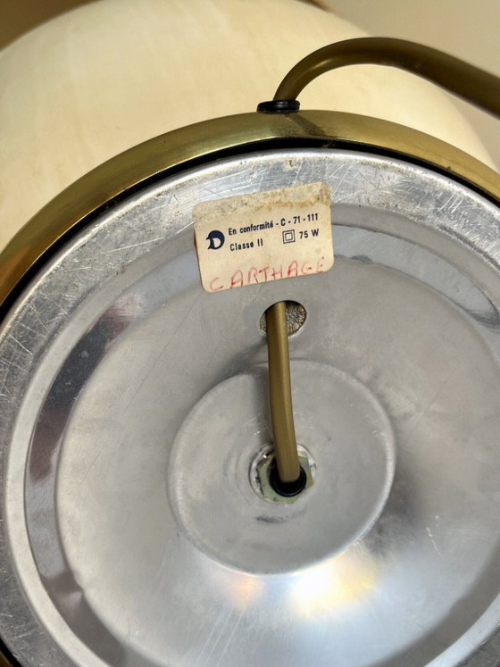 Image 1 of Grote vintage keramische lamp met beige onyx-effect en verguld messing – Hollywood Regency-stijl – 81 cm