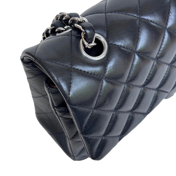 Chanel Classic Flap Medium – Crossbody bags, Lambskin (photo 5 of 16)