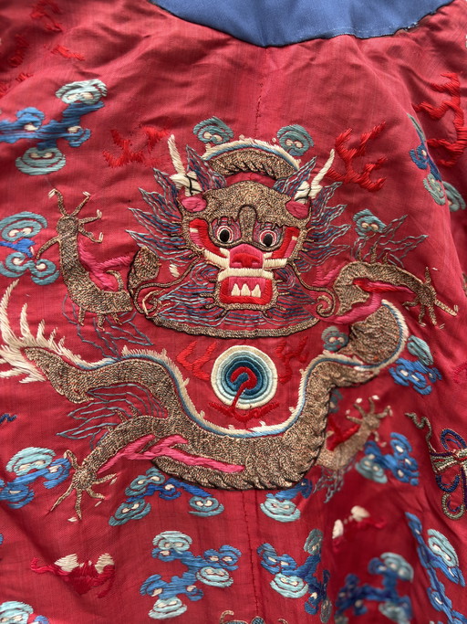 Dragón de túnica antigua china