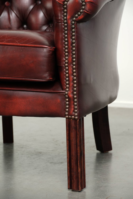 Schöner dezenter Chesterfield Sessel aus Rindsleder in einer begehrten und zeitlosen roten Farbe – Leather (photo 12 of 13)