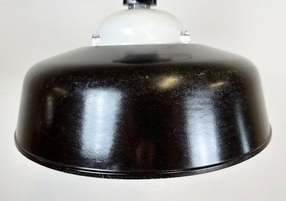 Image 1 of Industrielle schwarze Emaillelampe mit Glasabdeckung, 1950er Jahre