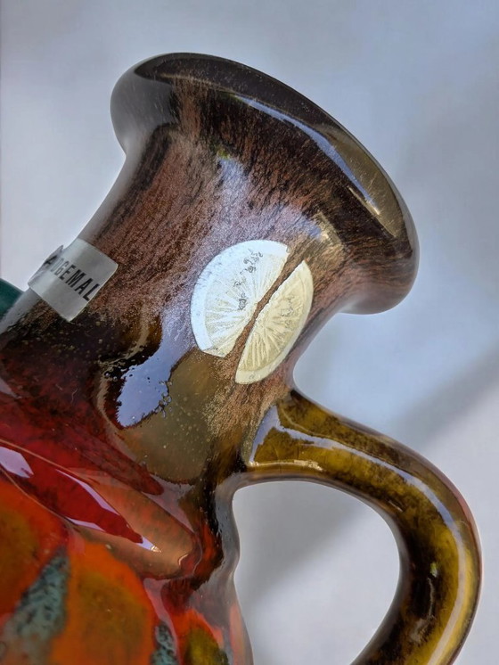 Image 1 of Brocca vintage di metà secolo, dipinta a mano, in ceramica marrone con smalto rosso e blu, stile tedesco occidentale, modello an