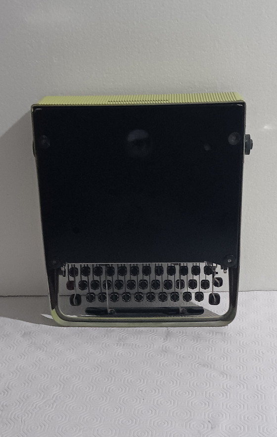 Image 1 of Schreibmaschine olivetti lettera 22 apfelgrün