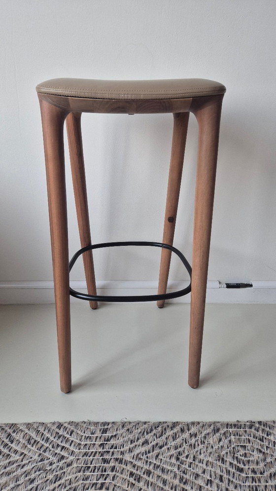 3 x Artisan Neva Hocker, 79 cm hoch, mit Ledersitz und schwarzer Fußstütze, in sehr gutem Zustand – Barhocker (photo 5 of 24)