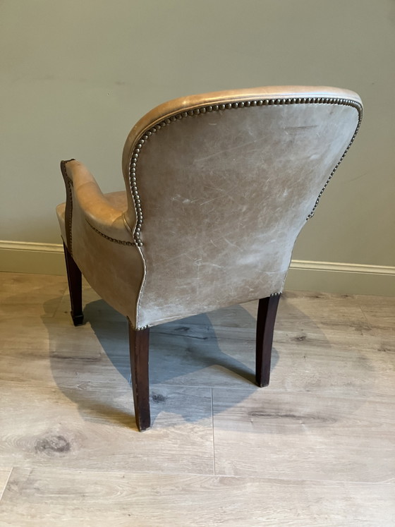 Klassieke leren fauteuil met hoge rugleuning / Clubfauteuil – Leather, Wood (photo 4 of 5)