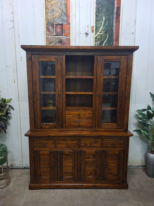 Klassieke Vitrinekast, servieskast, buffetkast afm. 156x47/36cm en 211cm hoog.  
