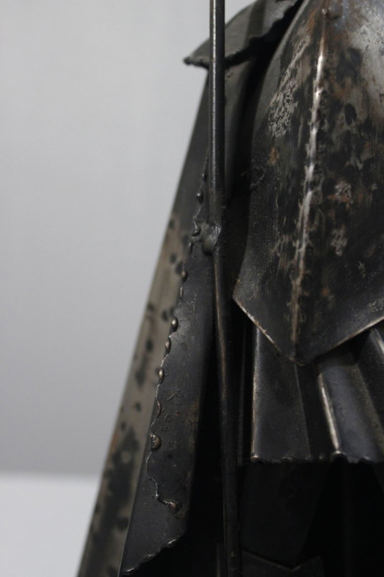 Image 1 of Scultura d'epoca in ferro saldato patinato raffigurante un guerriero con una lancia, XX secolo