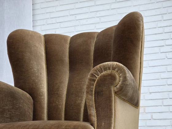 Image 1 of Sillón danés de los años 60, estilo relax, tapizado en terciopelo verde oscuro y madera de fresno.