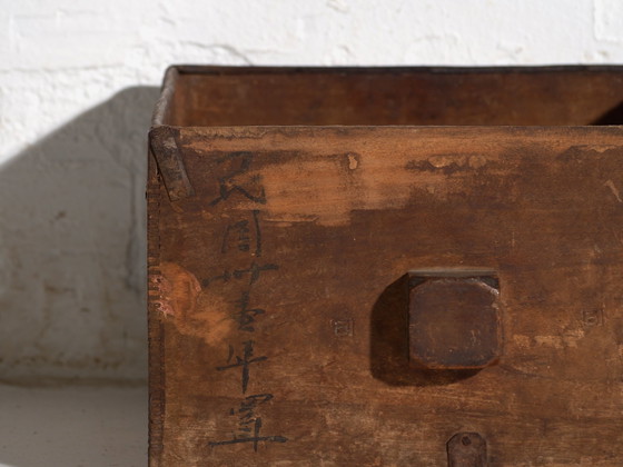 Antica misura per grano Dou in legno di olmo, Cina, circa 1900, Oggetti decorativi, Ferro, Rustic (foto 4 di 10)