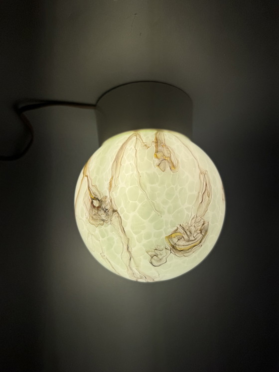 Image 1 of Lampada da soffitto vintage verde opalino con effetto marmo: un'attrazione retrò suggestiva