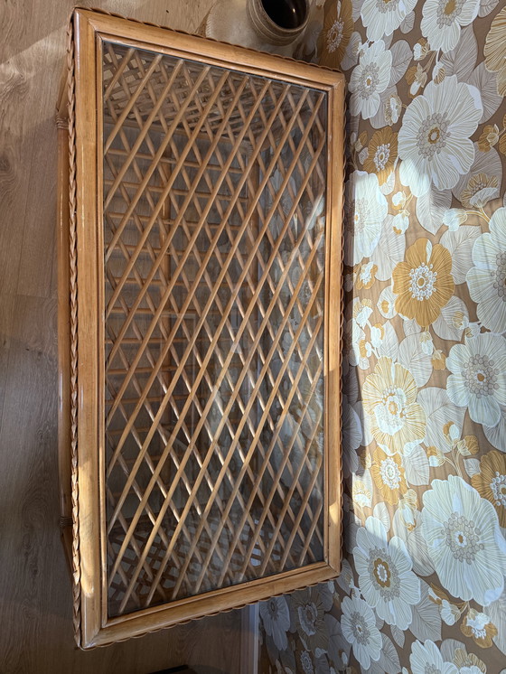 Image 1 of Vintage bamboe salontafel/ coffeetable  met glazen bovenblad