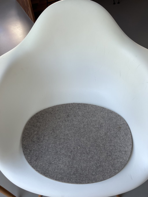 2x Eames Daw stoelen wit