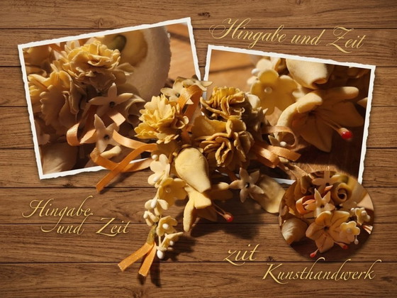 Fleurs de Sucre Anglaises sous Cloche en Verre sur Plateau en Bois, Englische Konditoren Zuckerkunst (photo 5 sur 15)