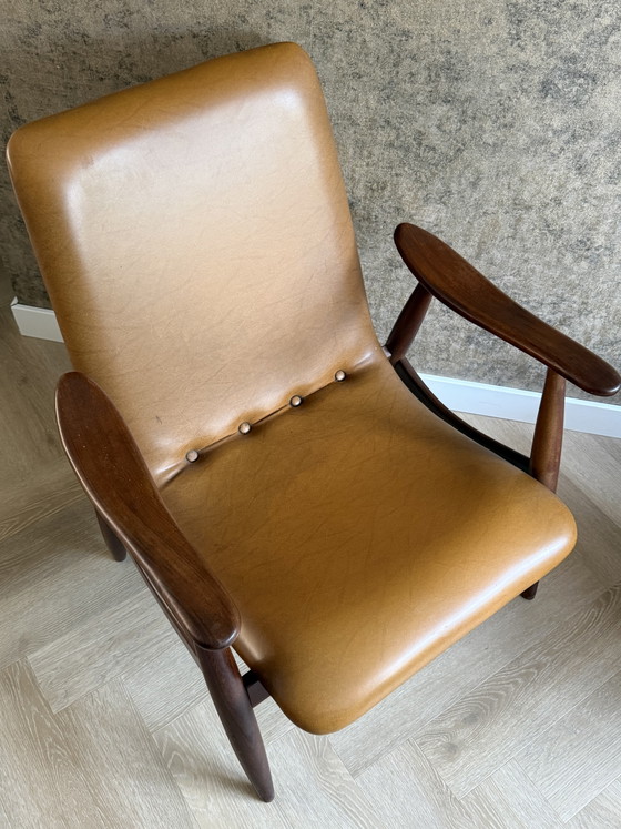 Image 1 of vintage fauteuil is een klassiek ontwerp van Louis van Teeffelen voor Wébé