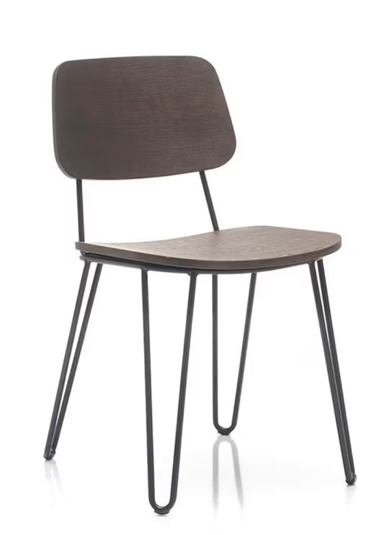 Image 1 of 8 sillas Go In Yago (madera de arce con estructura de acero con recubrimiento de polvo negro)