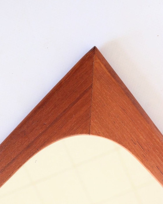 Image 1 of Espejo danés antiguo, marco de teca, forma orgánica, mediados de siglo.