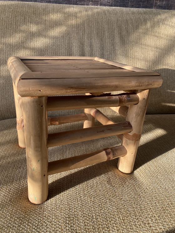 Image 1 of Tavolino laterale in bambù vintage con fiori