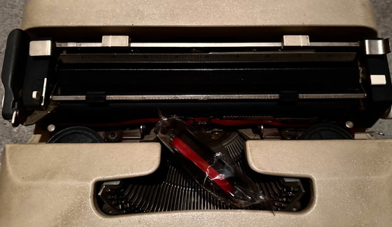 Image 1 of Machine à écrire Olivetti Lettera 35 vintage