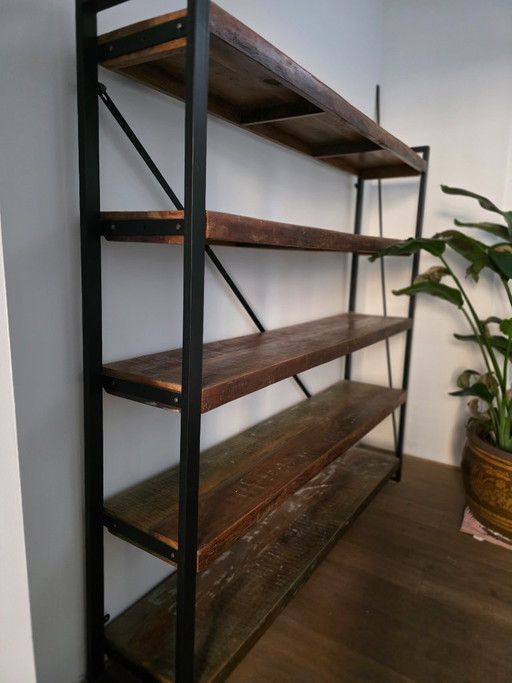 Intrusion vintage rack