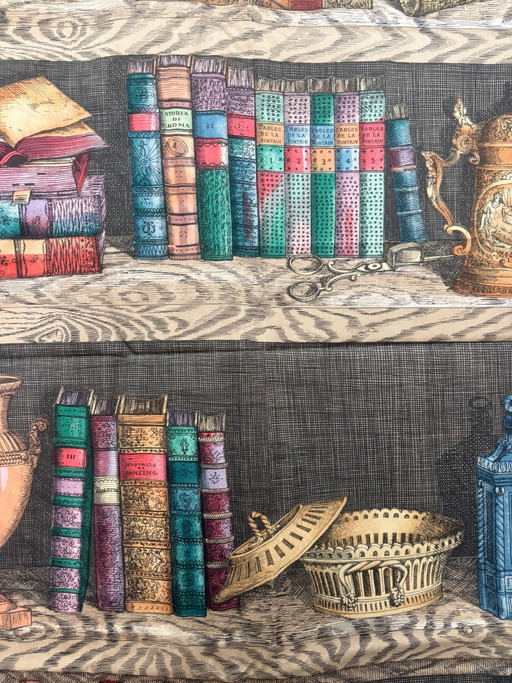 Mantel de tela 'Bookcase' de Piero Fornasetti años 80