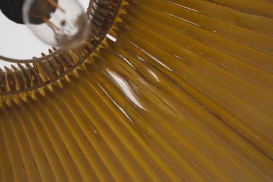 Image 1 of Vintage Le Klint vloerlamp met originele handgevouwen geplooide acrylkap, Deense mid-century moderne leeslamp met magazijn.