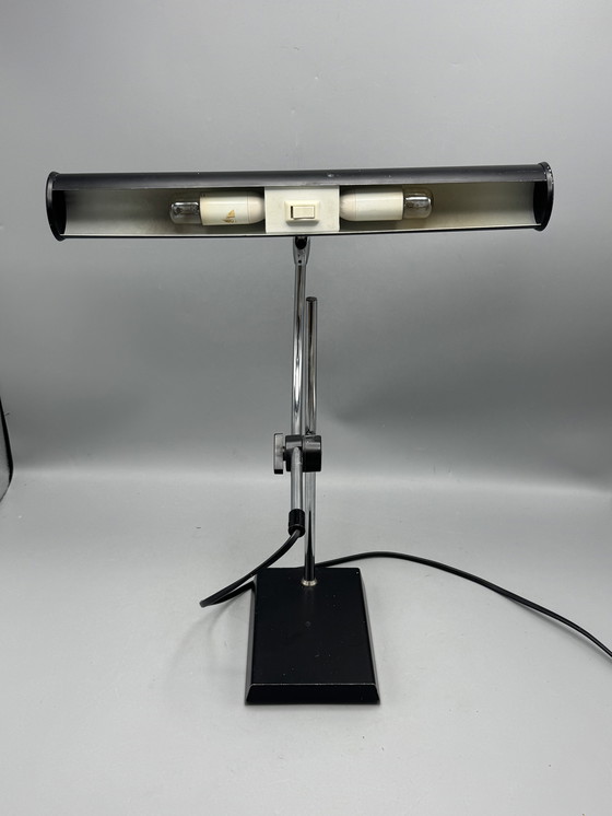Image 1 of Stijlvolle verstelbare bureaulamp van OMI – Mid-Century functionaliteit met een strakke moderne uitstraling