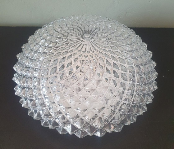 Image 1 of Bellissima lampada da soffitto/parete rotonda con rilievo di ananas, in stile Mid Century, realizzata in vetro fuso.