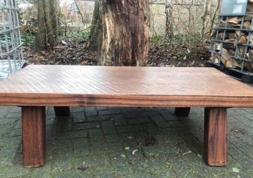 Robuster Couchtisch aus gedrechselter Eiche im Vintage-Stil der 70er Jahre, brutalistischer Stil