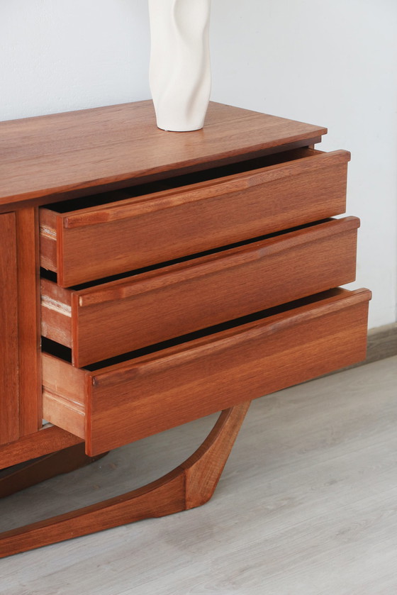 Image 1 of Vintage Beautility Teak dressoir - jaren 60