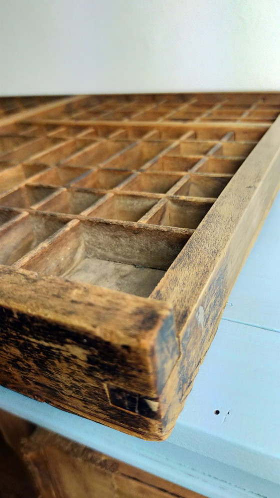 Großer Setzkasten – Wanddekoration, Metall, Holz (photo 4 of 6)
