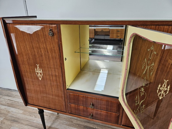 Image 1 of Vetrina in mogano della metà del 1960 con piano in vetro