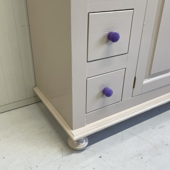 Image 1 of Cómoda sólida Restyle arena y pomos HK living