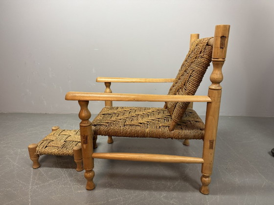 Image 1 of Poltrona in legno di faggio e poggiapiedi abbinato in stile Charlotte Perriand con intreccio in corda di sisal, anni '60.