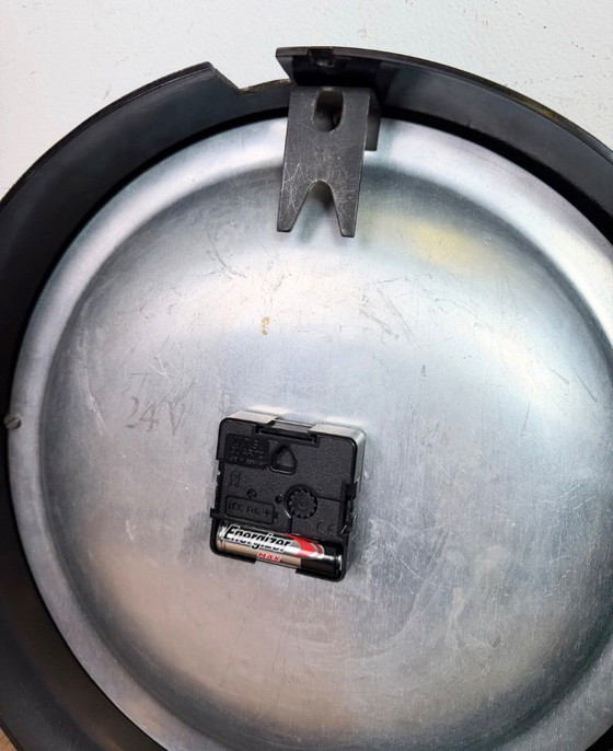 Image 1 of Horloge murale industrielle en bakélite brune de Pragotron, années 1960