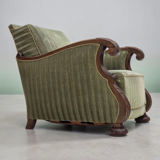 Jaren 50, Deense relax fauteuil, groen meubelvelours, gesneden eikenhout.