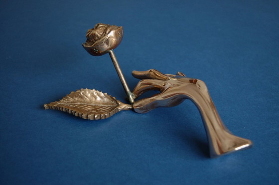 Image 1 of Escultura de mano de bronce con flor, Yves Lohé (firmada)