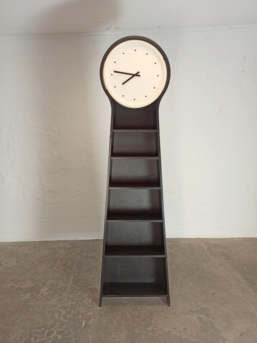 Libreria con orologio di Carl Hagerling per IKEA.