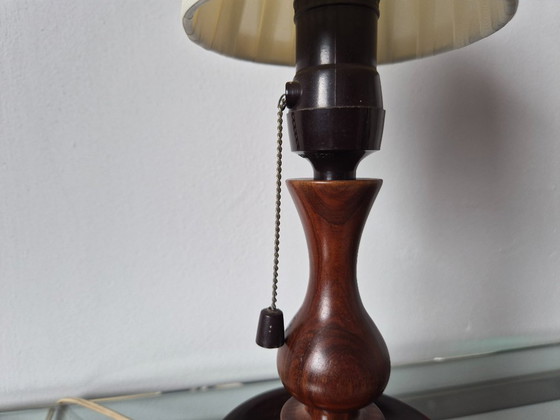 Image 1 of Lampe de table/de chevet japonaise vintage en bois