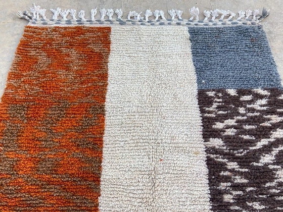 Image 1 of Handgeknüpfter marokkanischer Berberteppich mit farbenfrohen Mustern, 2/3 m