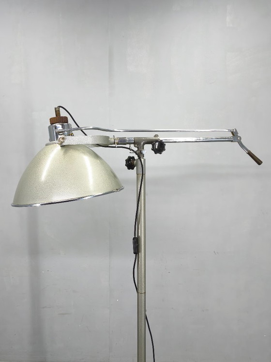 Image 1 of Tsjechische industriële chirurgische vloerlamp uit een militair ziekenhuis, jaren 1950