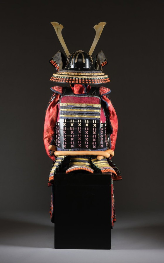Image 1 of réplique d'armure japonaise en laque noire