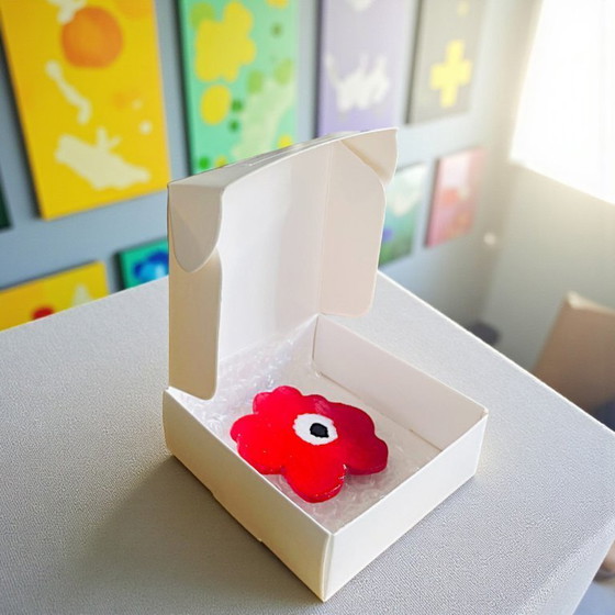 Image 1 of Broche coquelicot rouge en bois faite à la main, style Marimeko