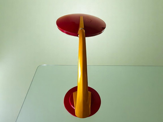 Image 1 of Modernistische spanische Schreibtischlampe aus rotem Metall Boomerang 2000 von Fase 1960s