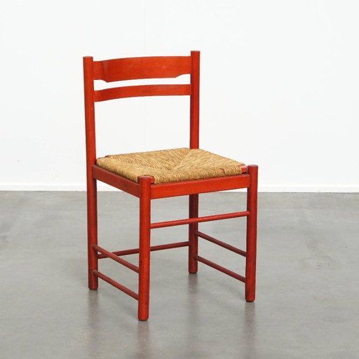 Chaise vintage rouge en bois des années 1970 avec assise en osier