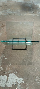 Estantería de lectura FIAM de cristal curvado posmoderno italiano de los años 80. Revistero.
